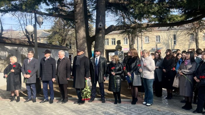 "Я памятник себе воздвиг нерукотворный..."