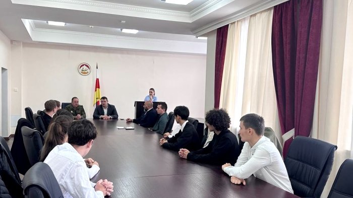 Встреча министра образования и науки РЮО с призерами Всероссийской военно-патриотической игры «Зарница 2.0».